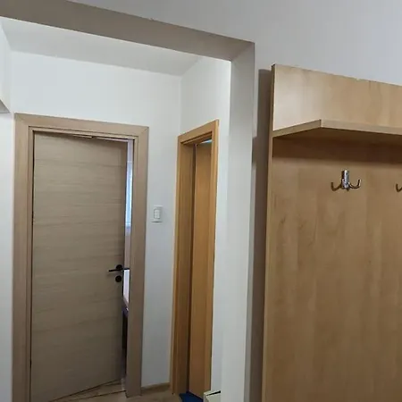 3 2 Bathrooms *